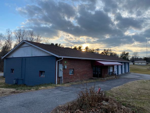 376 Cedar Creek Rd, Makanda, IL 62958